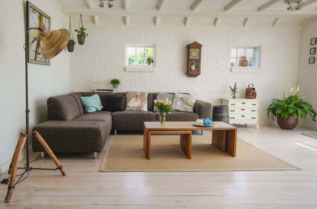 רהיטים מסודרים בסלון